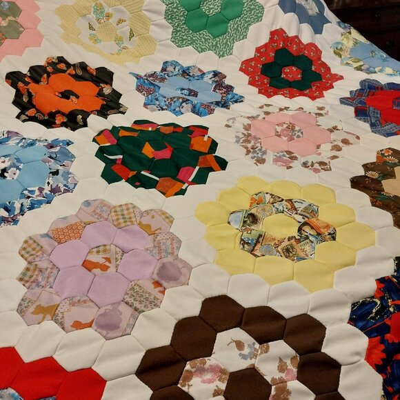 3746 Full Size Polyester Hand Stitched Quilt Top Hexagon Flowers. - Picture 2 of 8